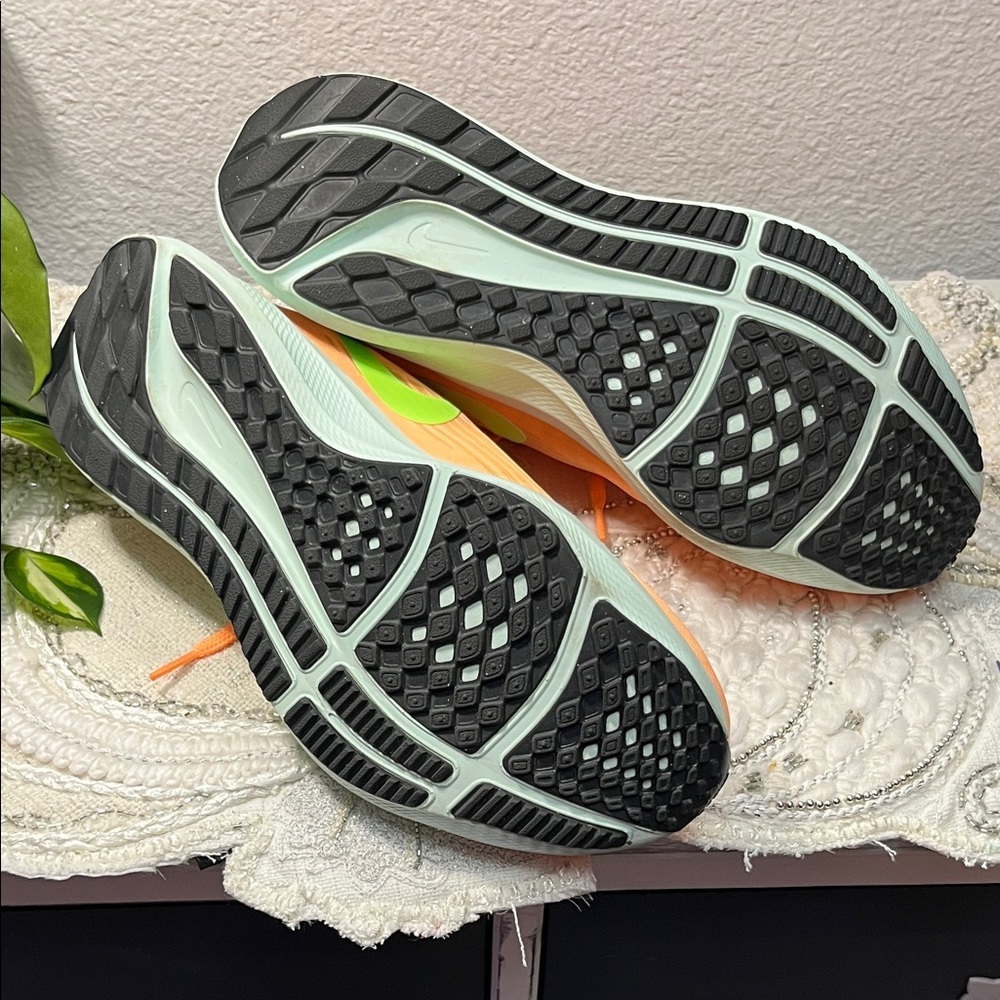 EUC NIKE Orange Air Zoom Pegasus 39 - Picture 10 of 14